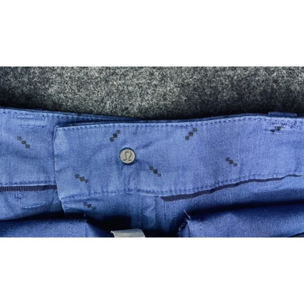 Lululemon Commission Shorts Men 32 Blue Geometric Print Stretch Chino